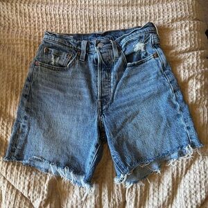 🦕Levi’s 501 jorts
